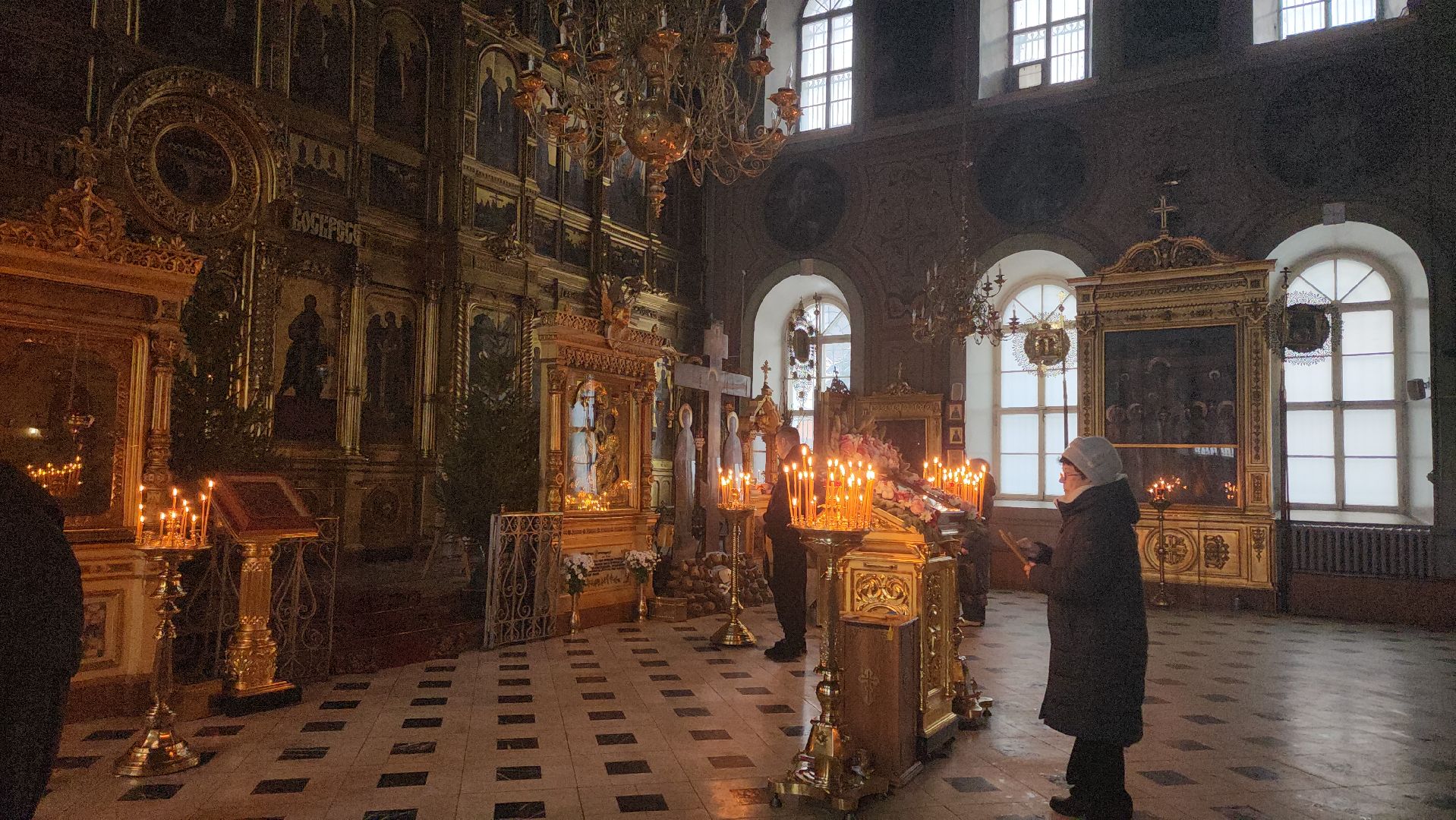 церковь, храм, рождество, рождество христово, рождественская служба, рождественские богослужения, ель, ели, икона, иконы,