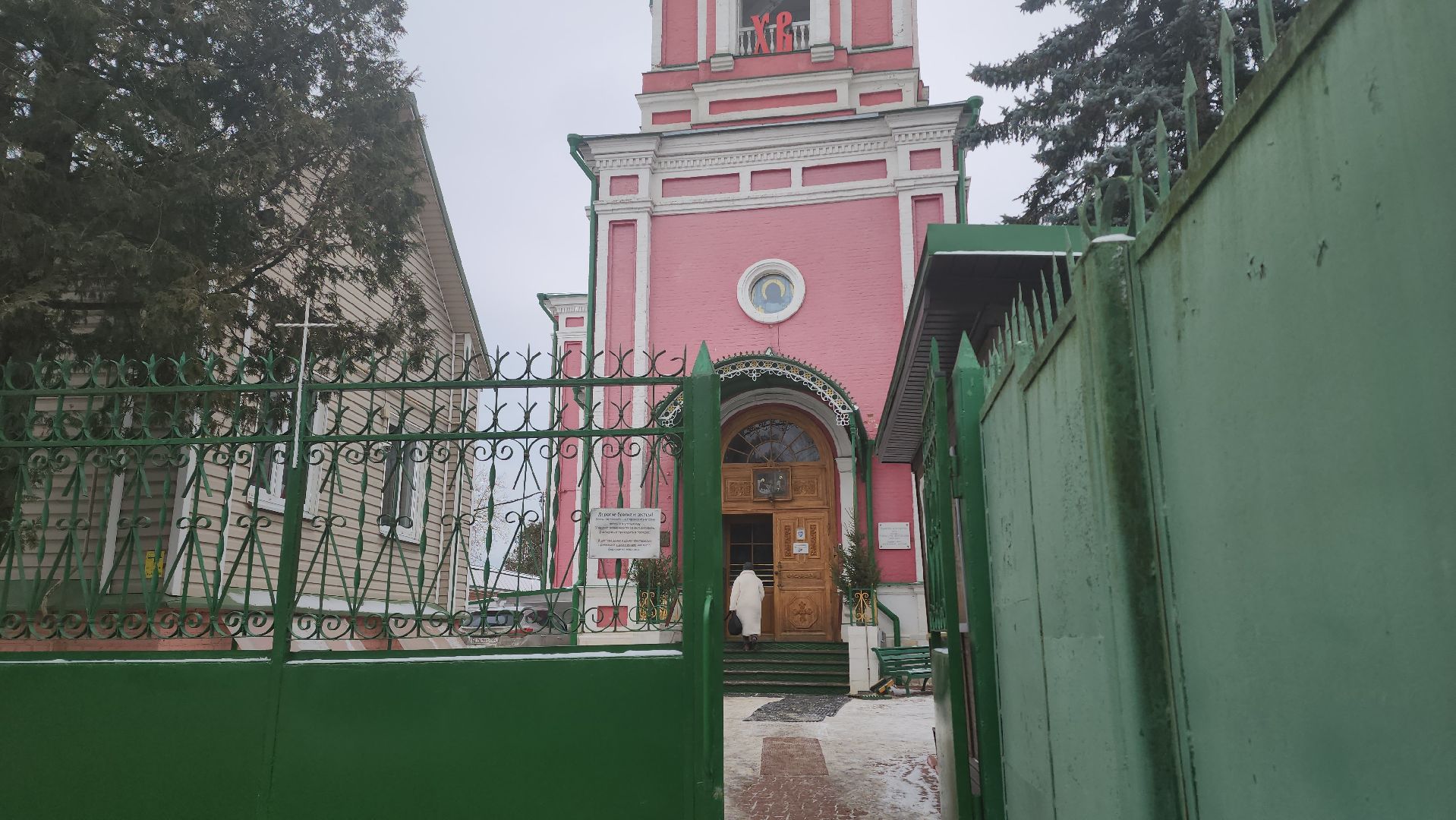 церковь, храм, рождество, рождество христово, рождественская служба, рождественские богослужения, ель, ели, икона, иконы,