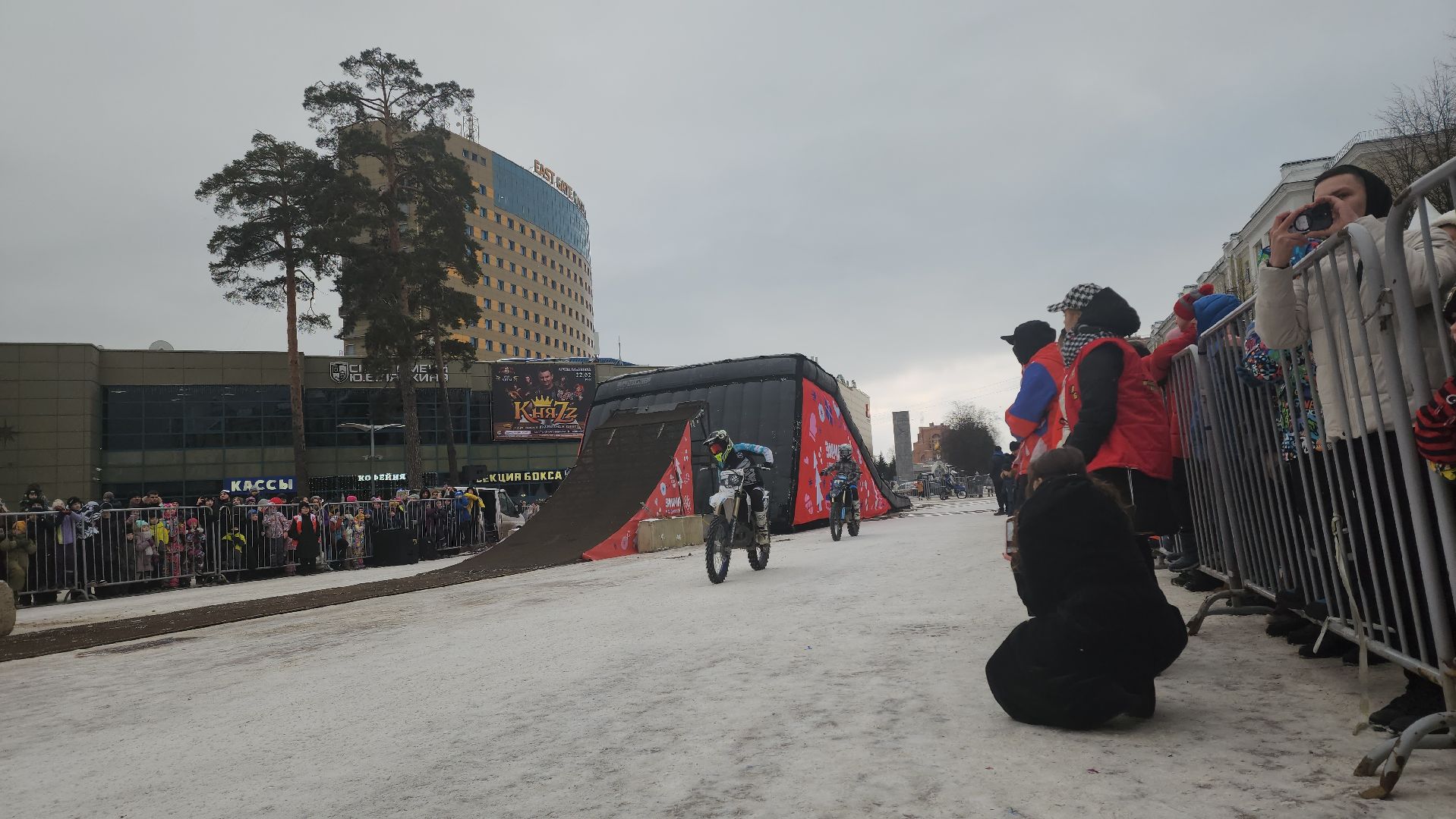 мото, мотокросс, мотоцикл, мотоциклисты, мотофристайл, трюки, экстрим, экстримальный спорт,