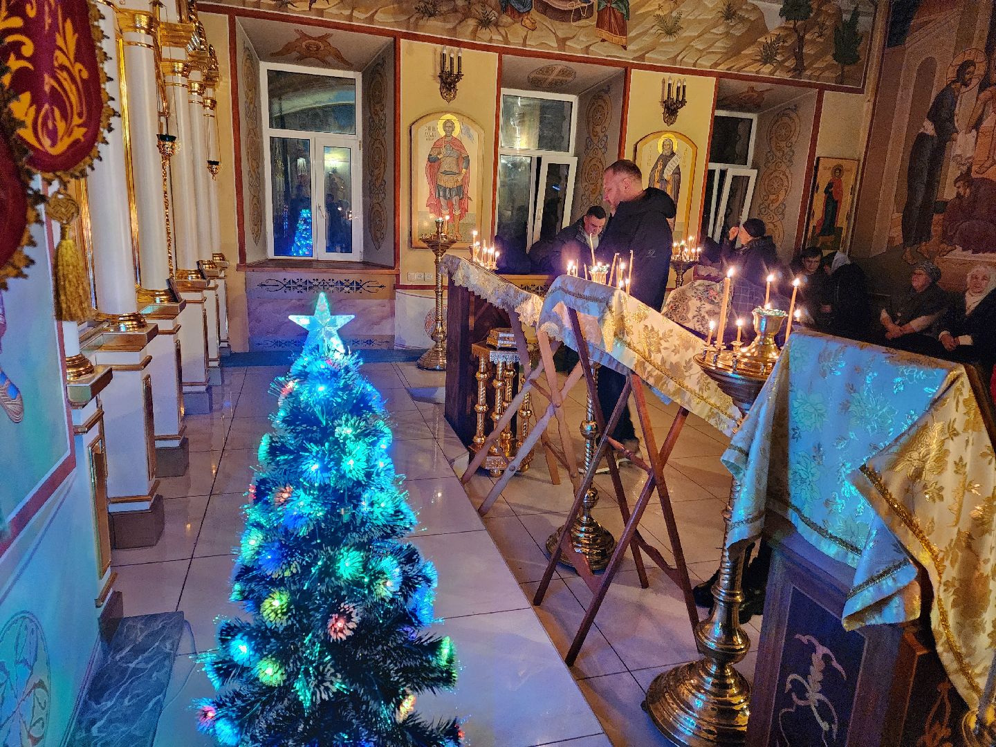 Чехов, Рождество Христово, христианский праздник, Иоанно-Предтеченский храм, праздничное богослужение, божественная литургия,православные христиане, православие,