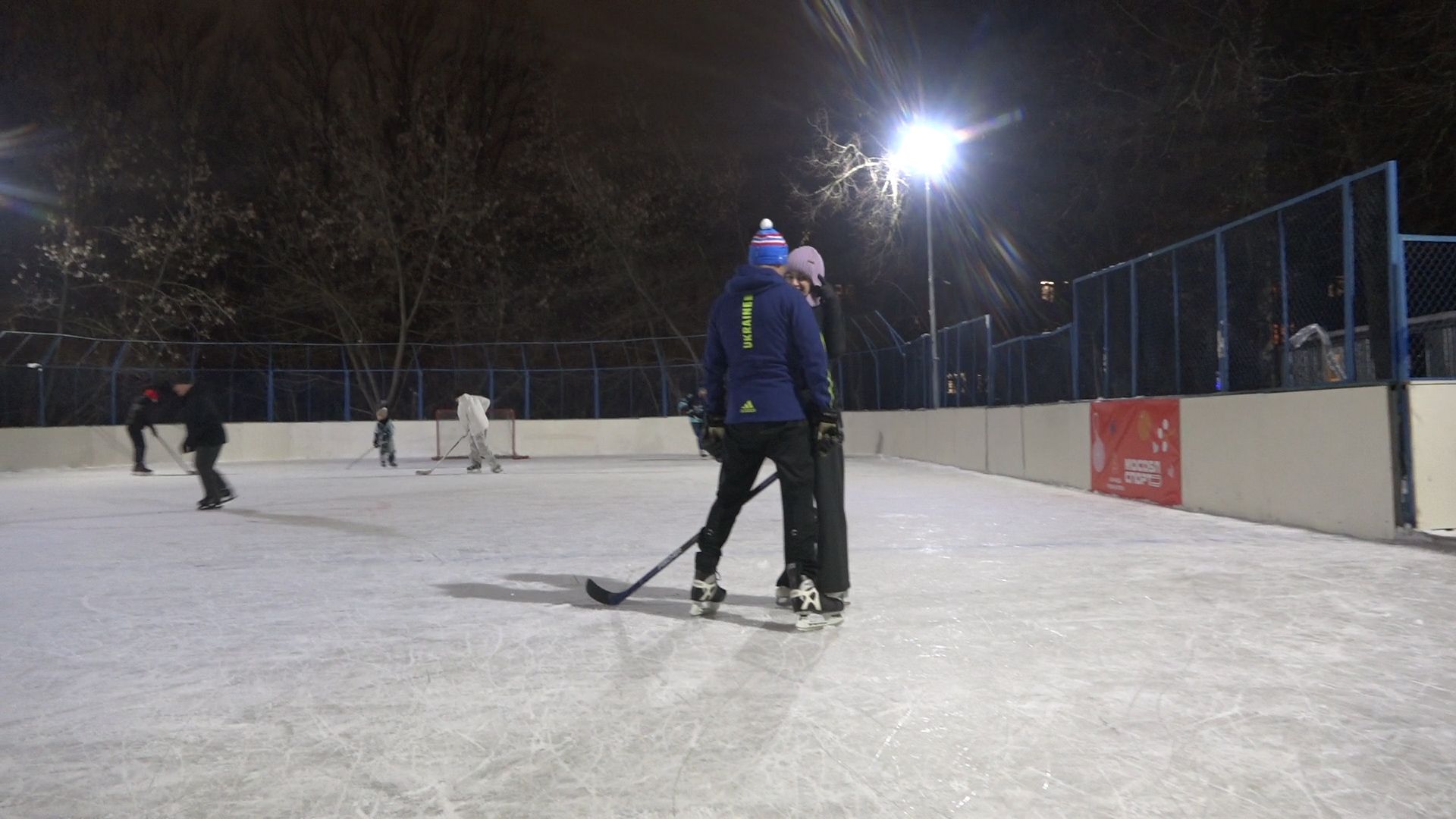 спорт во Власихе, зимние виды спорта, каток во Власихе, каток на Цветном бульваре, катание на коньках,