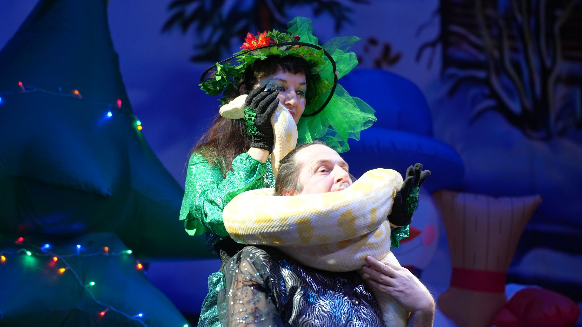 вертикалка, рождественская елка, змея, зима в подмосковье,