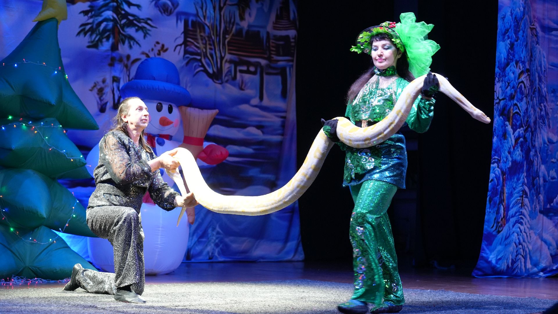 вертикалка, рождественская елка, змея, зима в подмосковье,