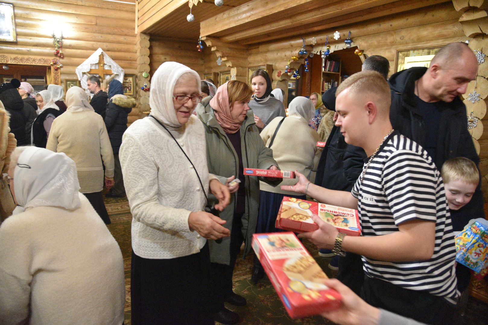 лотошино, храм серафима саровского, рождество, рождество христово, церковь, праздник,