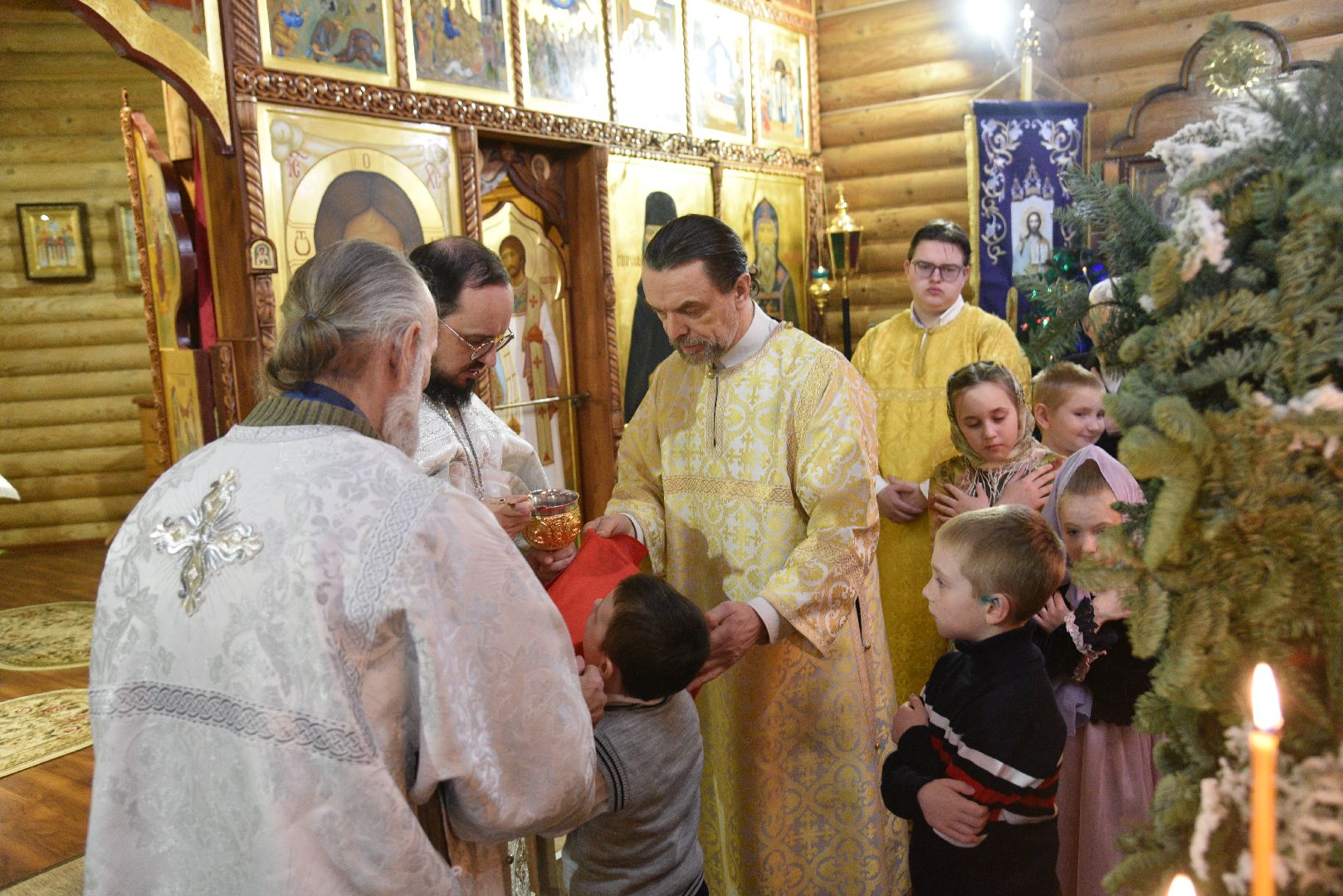 лотошино, храм серафима саровского, рождество, рождество христово, церковь, праздник,