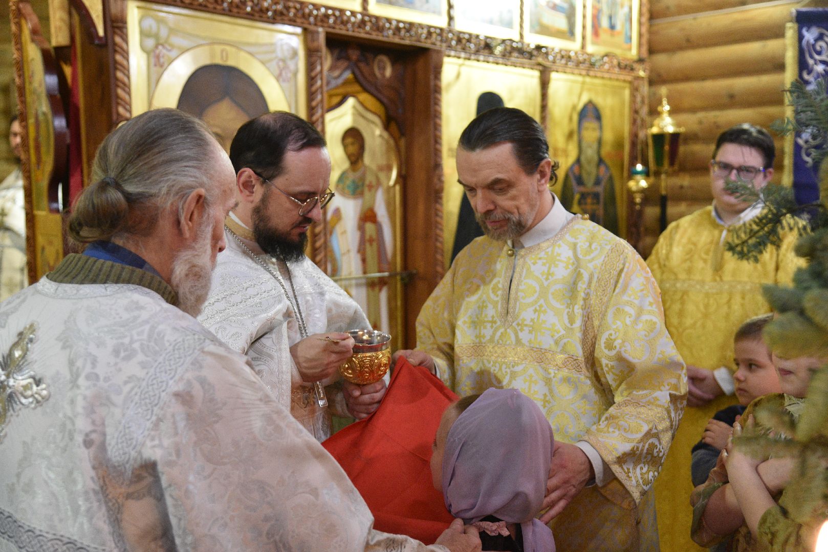 лотошино, храм серафима саровского, рождество, рождество христово, церковь, праздник,