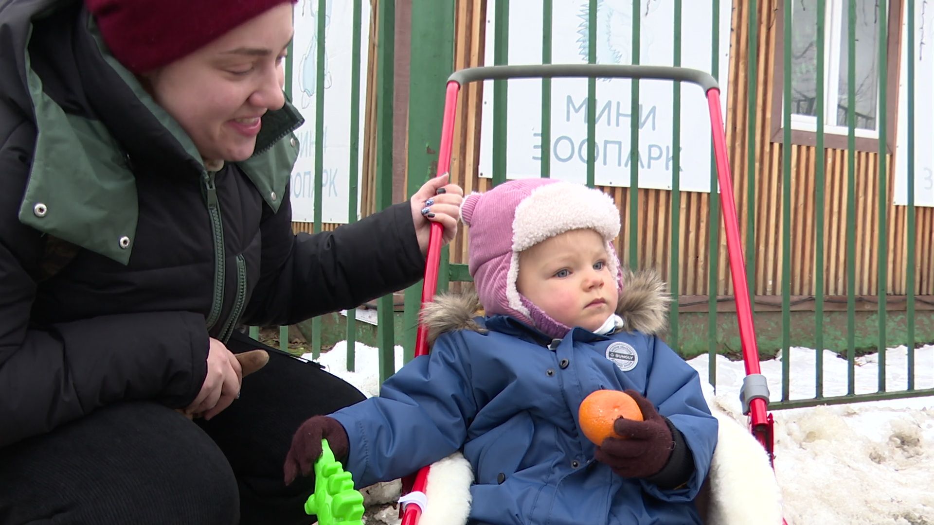 hеутов, вертикалки, деды морозы, поздравление, новый год, новые территории, снегурочки, флешмоб,