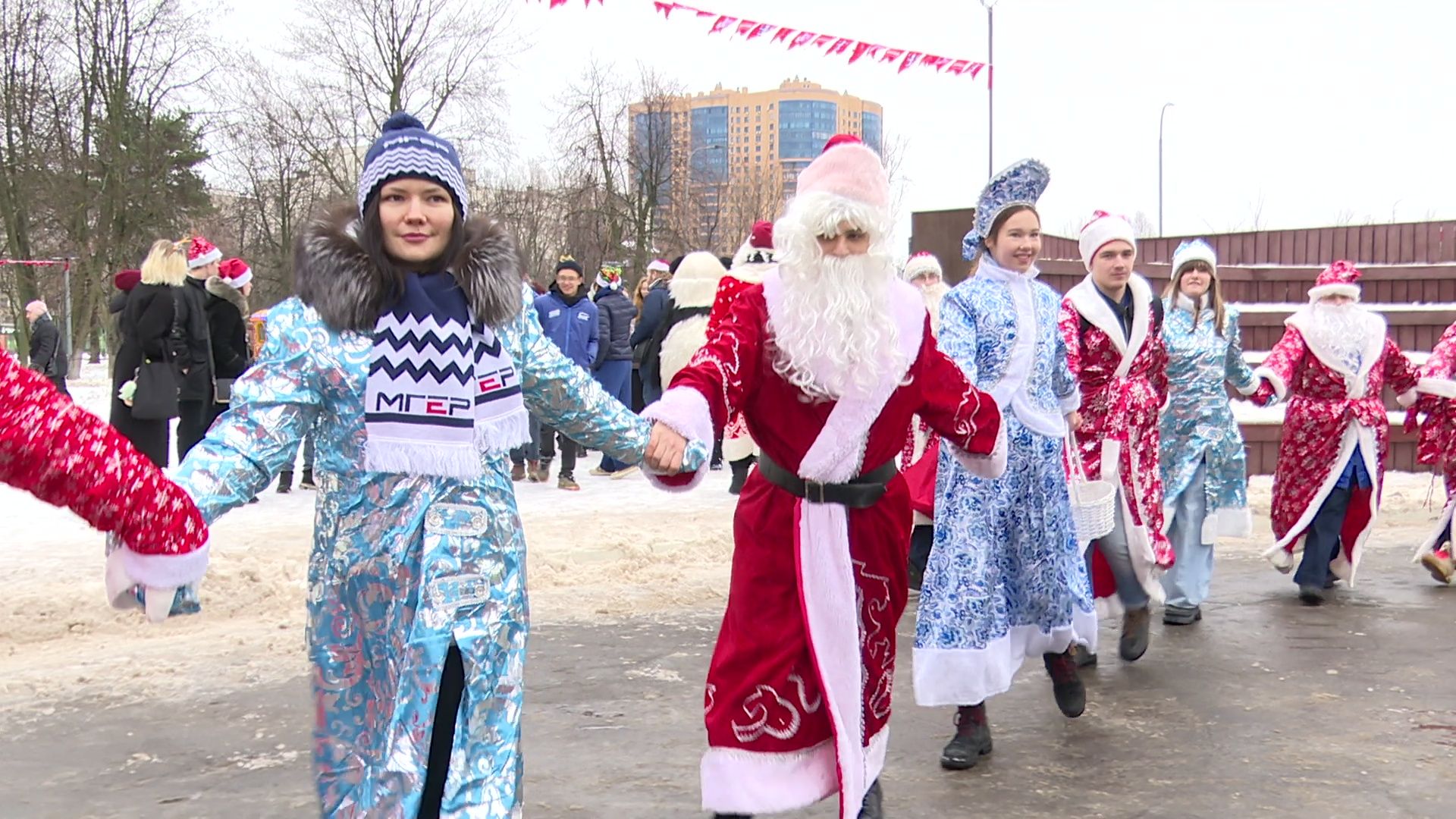 hеутов, вертикалки, деды морозы, поздравление, новый год, новые территории, снегурочки, флешмоб,