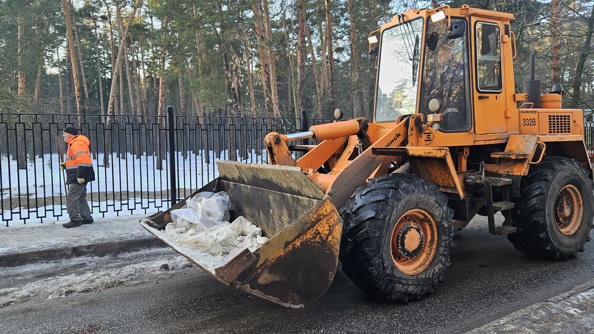 коммунальщики, жуковский, наледь,