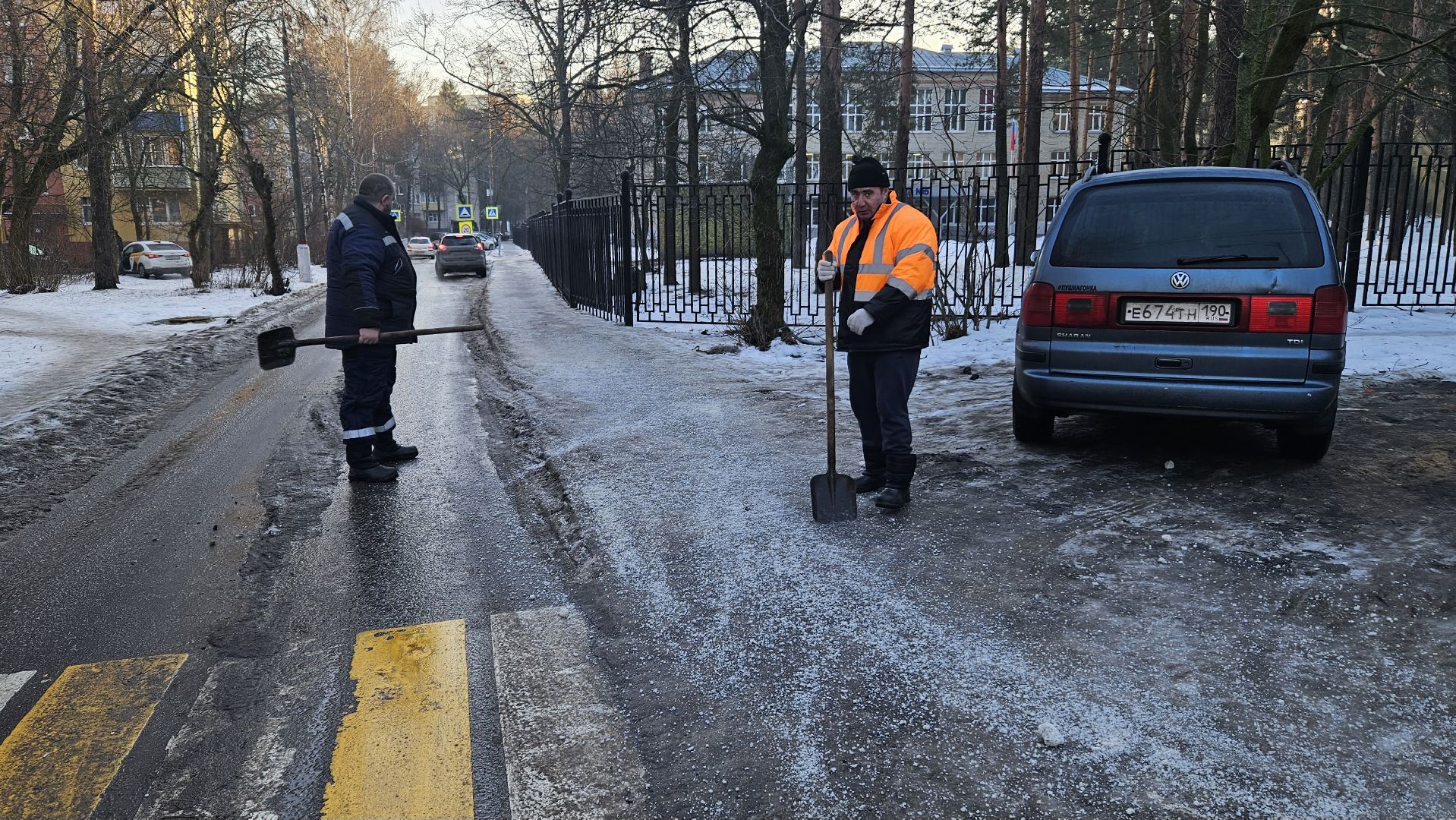 коммунальщики, жуковский, наледь,