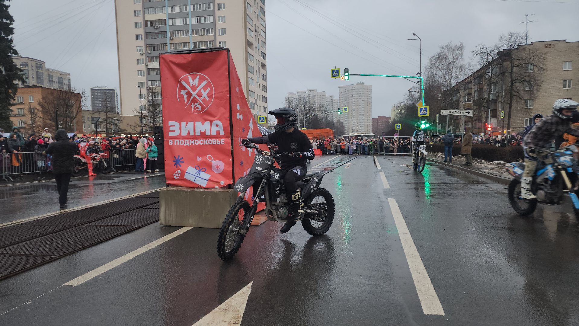 вертикалки, пушкино, фристайл, мотокросс, шоу, мотоциклисты, мотосообщество, выступления, трюки, зима в подмосковье, спортсмены,