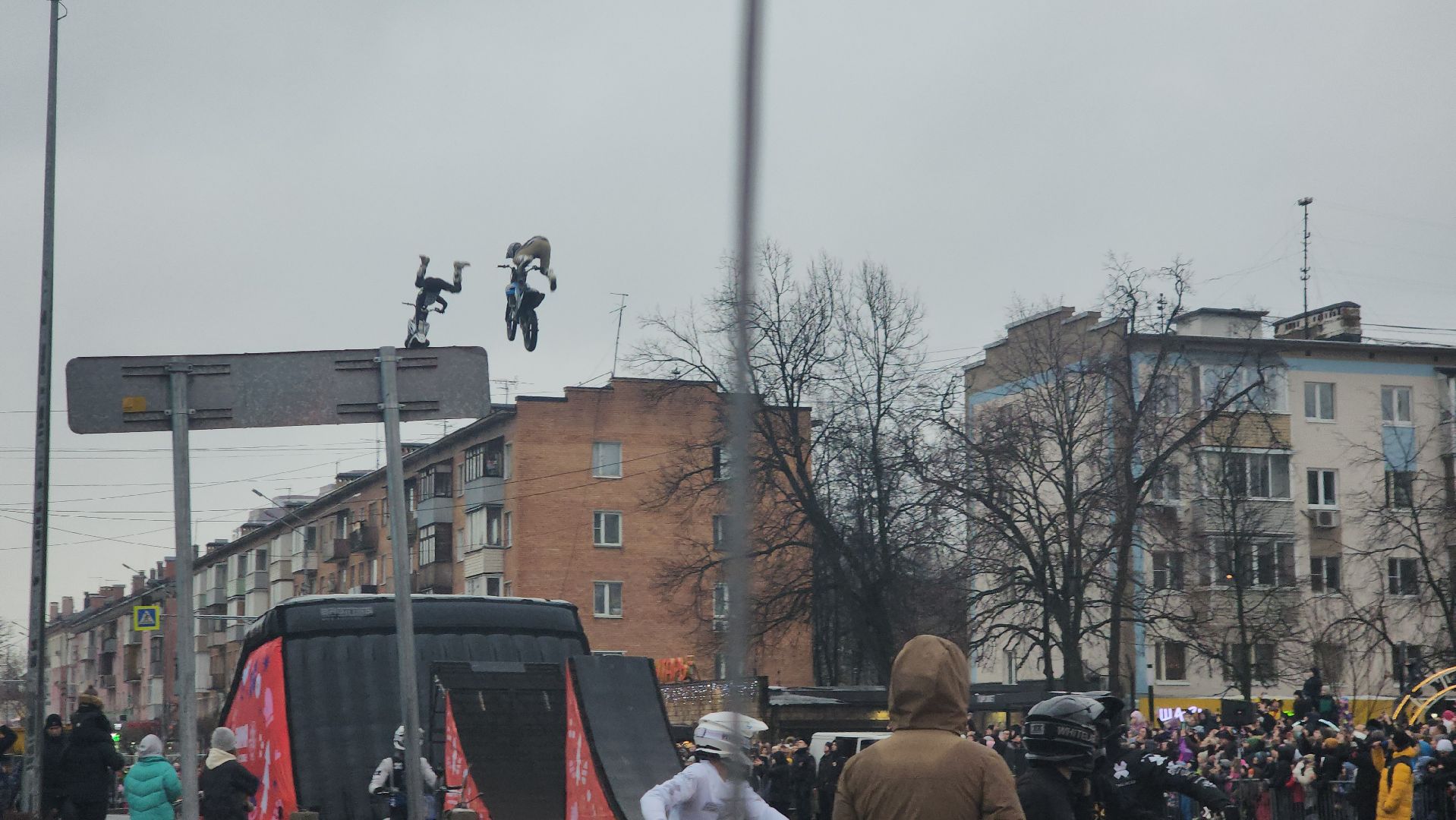 вертикалки, пушкино, фристайл, мотокросс, шоу, мотоциклисты, мотосообщество, выступления, трюки, зима в подмосковье, спортсмены,