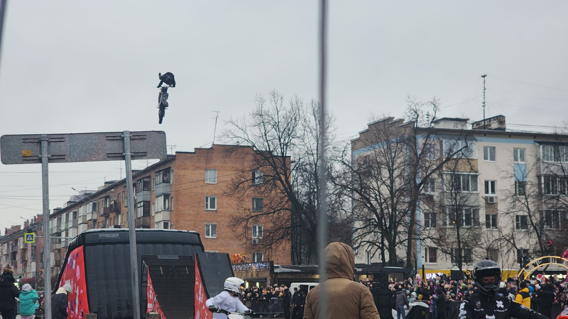 вертикалки, пушкино, фристайл, мотокросс, шоу, мотоциклисты, мотосообщество, выступления, трюки, зима в подмосковье, спортсмены,