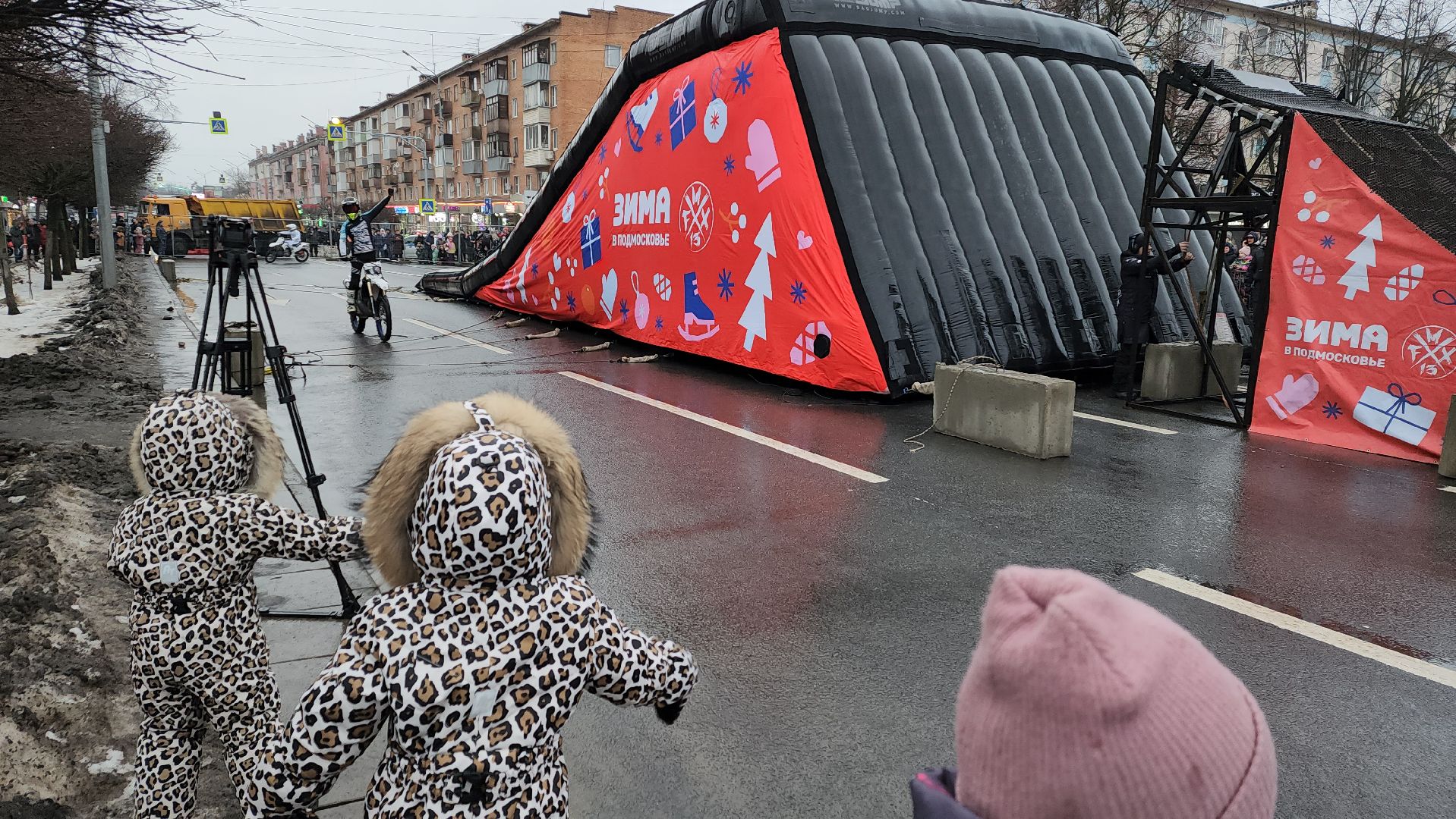 вертикалки, пушкино, фристайл, мотокросс, шоу, мотоциклисты, мотосообщество, выступления, трюки, зима в подмосковье, спортсмены,