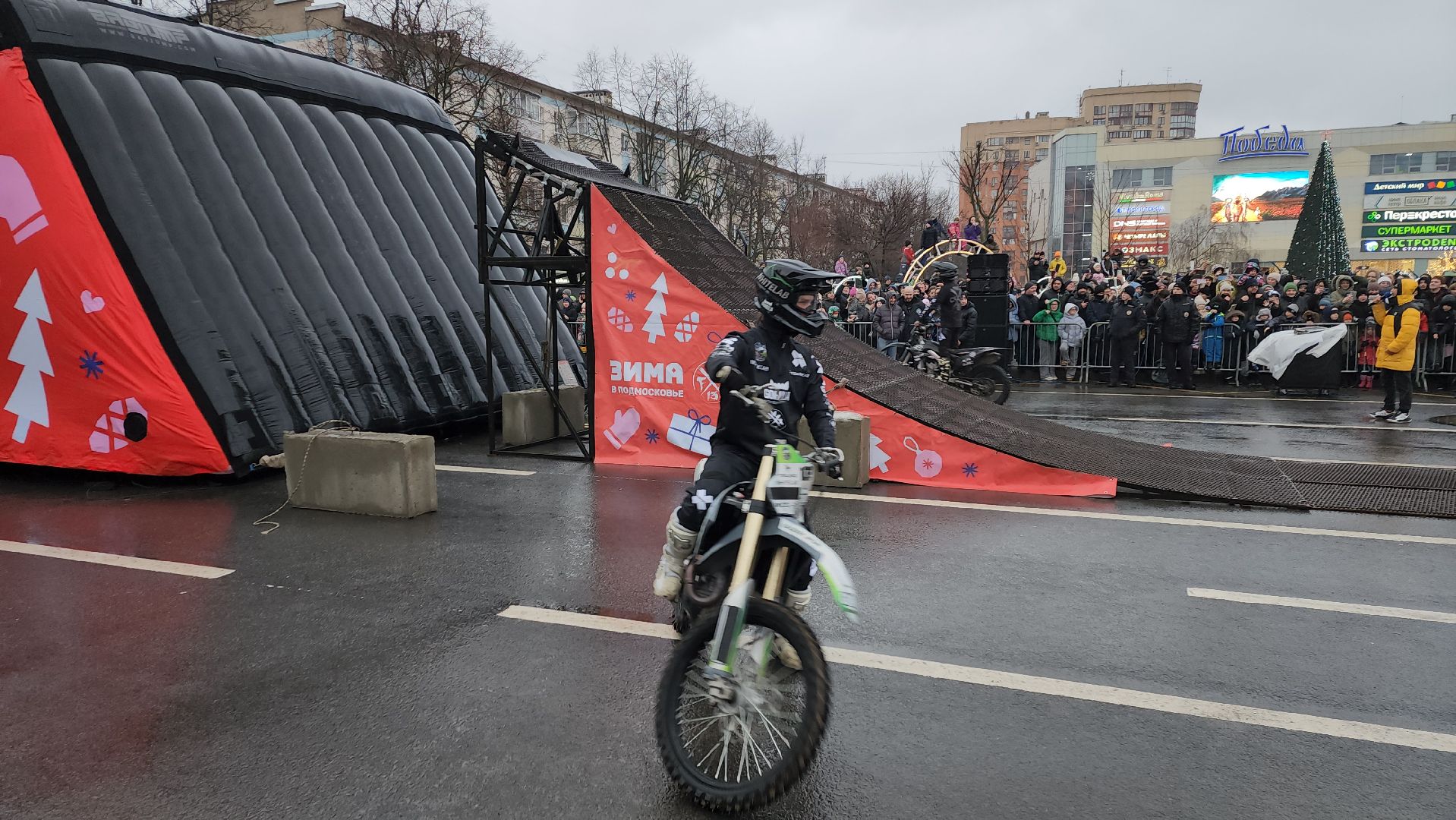 вертикалки, пушкино, фристайл, мотокросс, шоу, мотоциклисты, мотосообщество, выступления, трюки, зима в подмосковье, спортсмены,