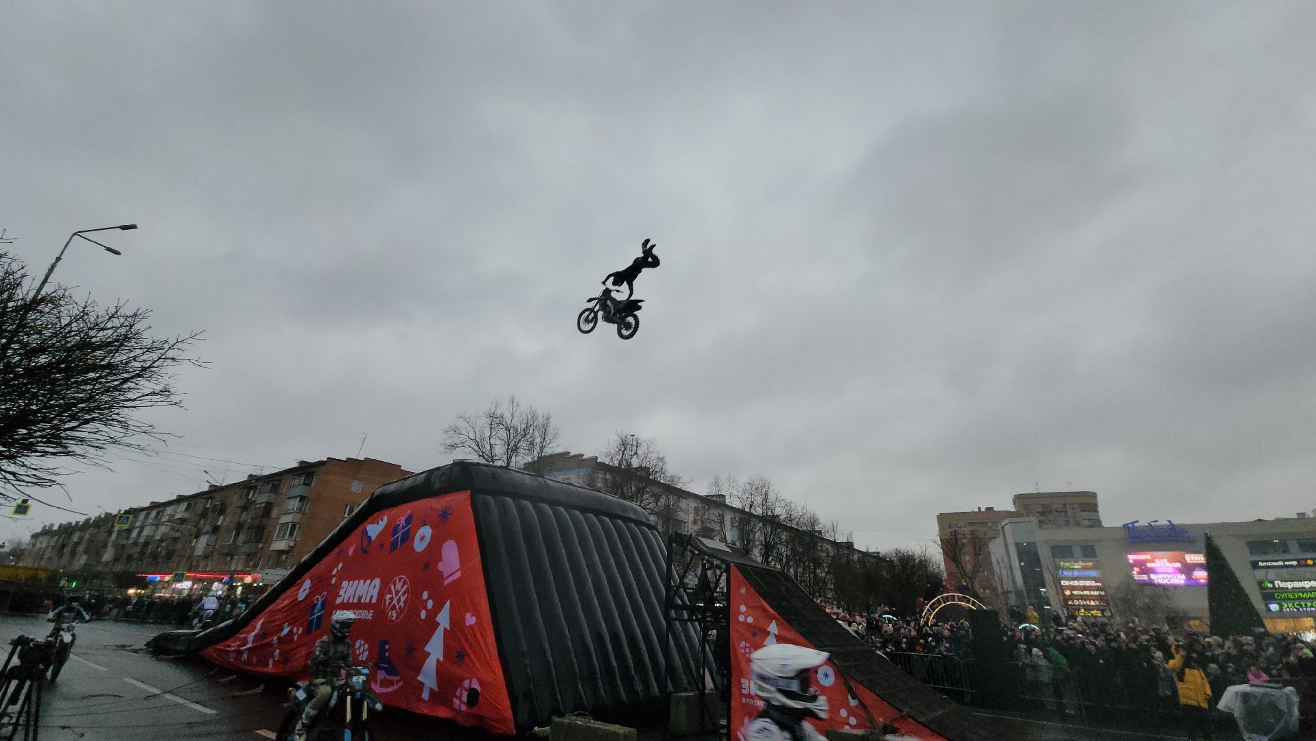 вертикалки, пушкино, фристайл, мотокросс, шоу, мотоциклисты, мотосообщество, выступления, трюки, зима в подмосковье, спортсмены,