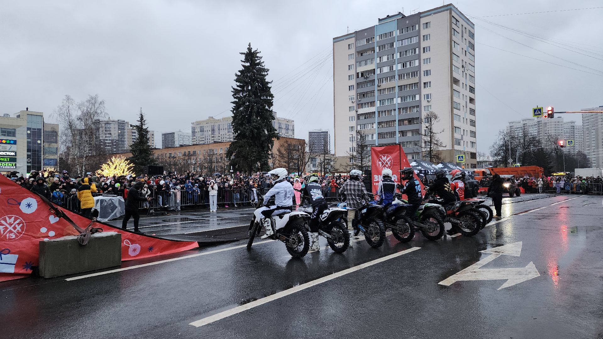 вертикалки, пушкино, фристайл, мотокросс, шоу, мотоциклисты, мотосообщество, выступления, трюки, зима в подмосковье, спортсмены,