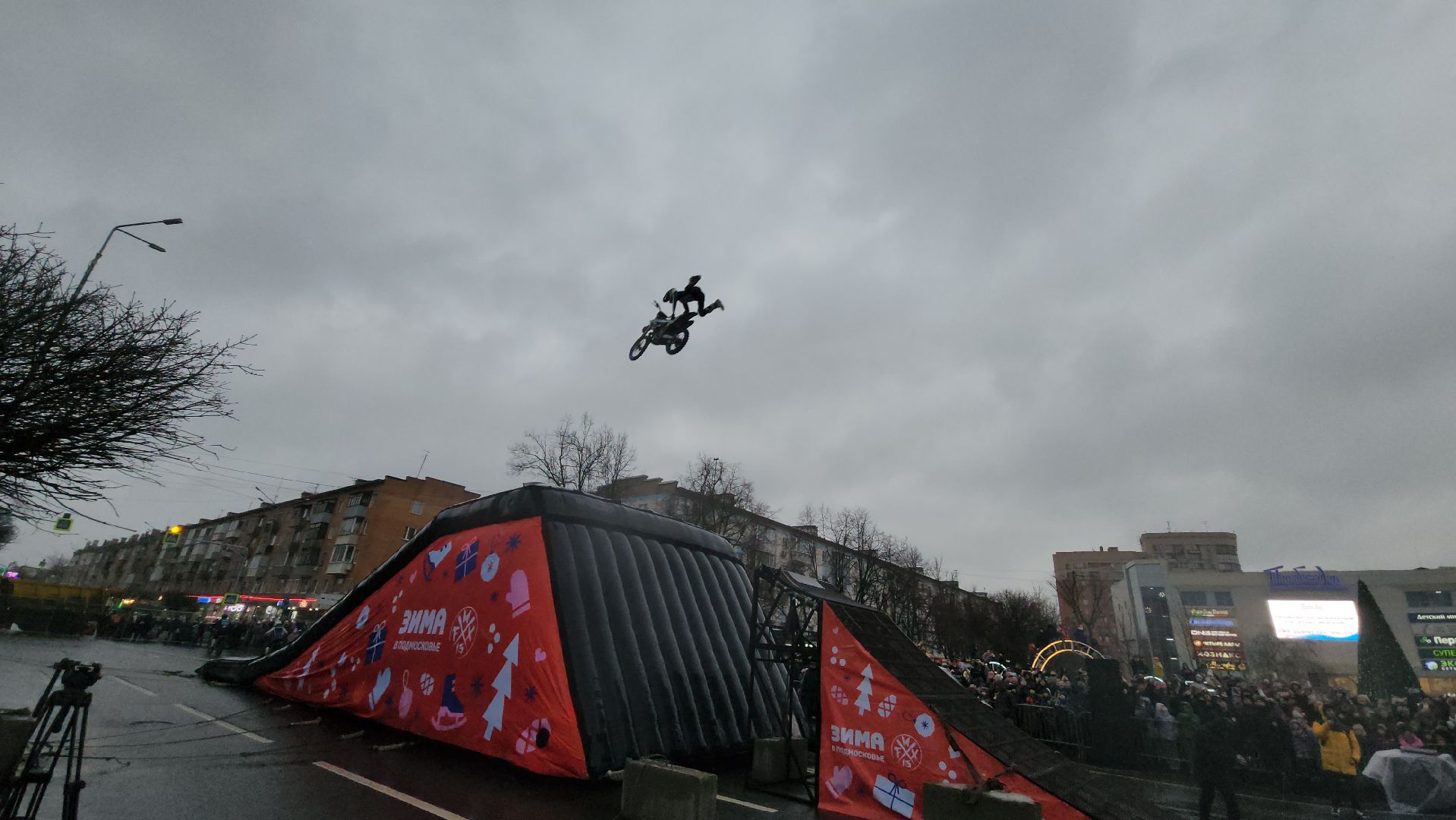вертикалки, пушкино, фристайл, мотокросс, шоу, мотоциклисты, мотосообщество, выступления, трюки, зима в подмосковье, спортсмены,