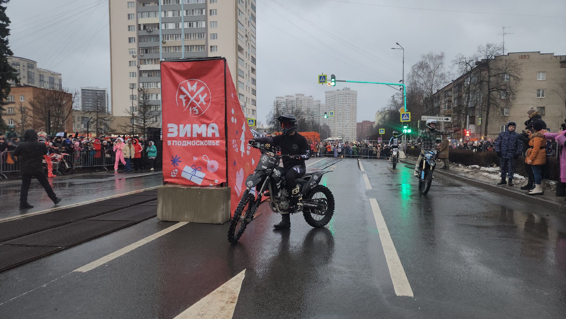 вертикалки, пушкино, фристайл, мотокросс, шоу, мотоциклисты, мотосообщество, выступления, трюки, зима в подмосковье, спортсмены,