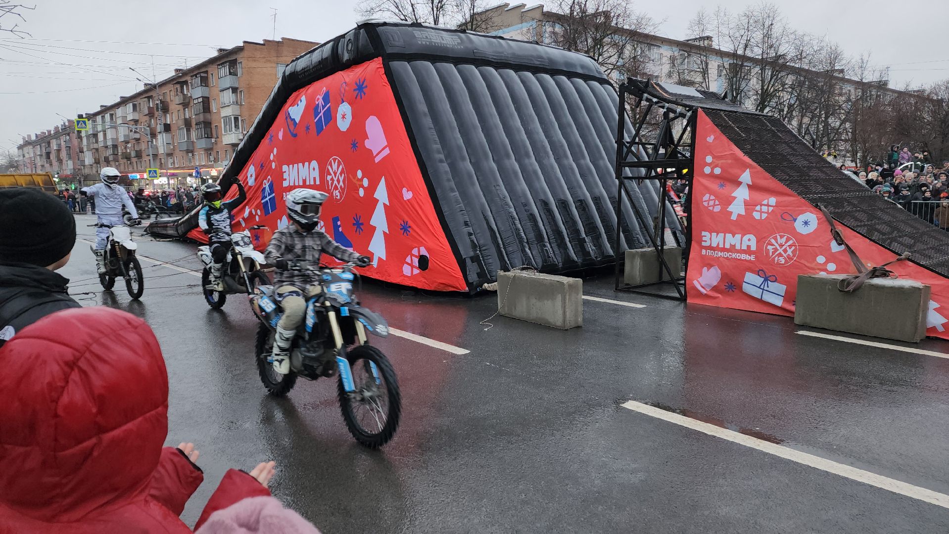 вертикалки, пушкино, фристайл, мотокросс, шоу, мотоциклисты, мотосообщество, выступления, трюки, зима в подмосковье, спортсмены,