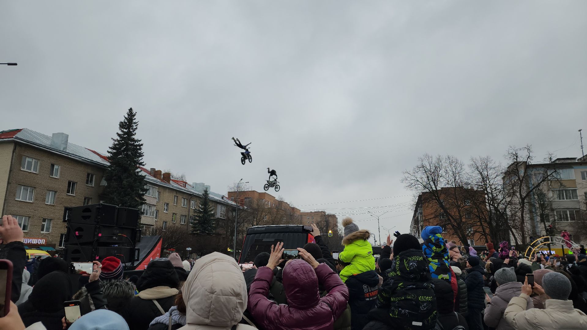 вертикалки, пушкино, фристайл, мотокросс, шоу, мотоциклисты, мотосообщество, выступления, трюки, зима в подмосковье, спортсмены,