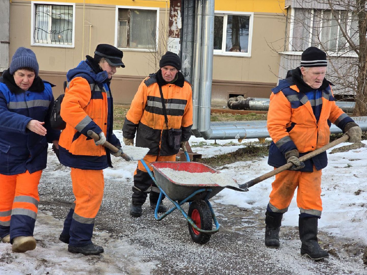 можайск, можайский городской округ, подмосковье, жкх, борьба с гололедом, непогода, коммунальщики, можайские коммунальщики, зима, вертикалки,