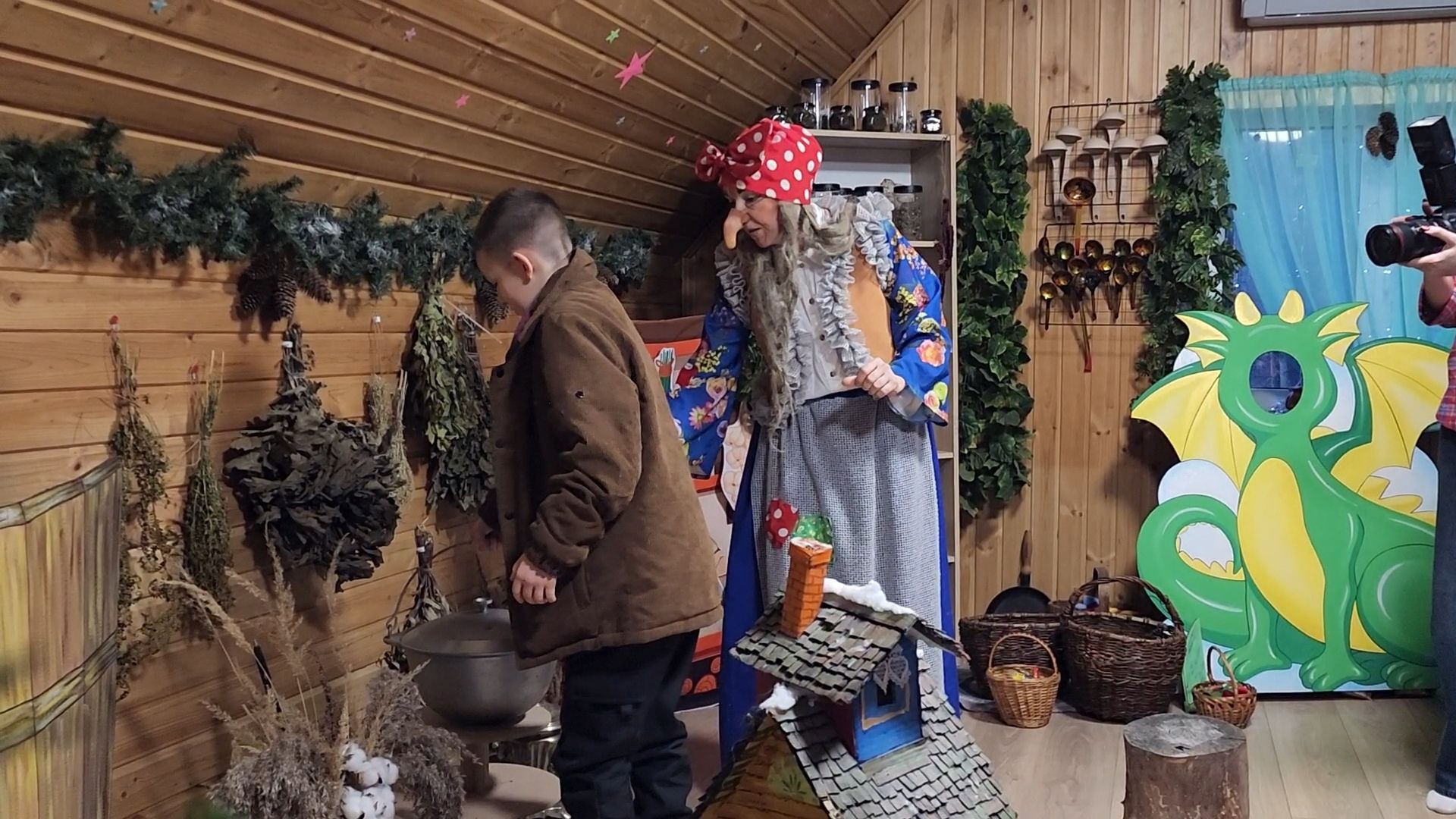 Бронницы, бронницкий терем деда мороза, Новогоднее поздравление для детей, Дети из семей находящихся в трудной жизненной ситуации, Вертикалка,