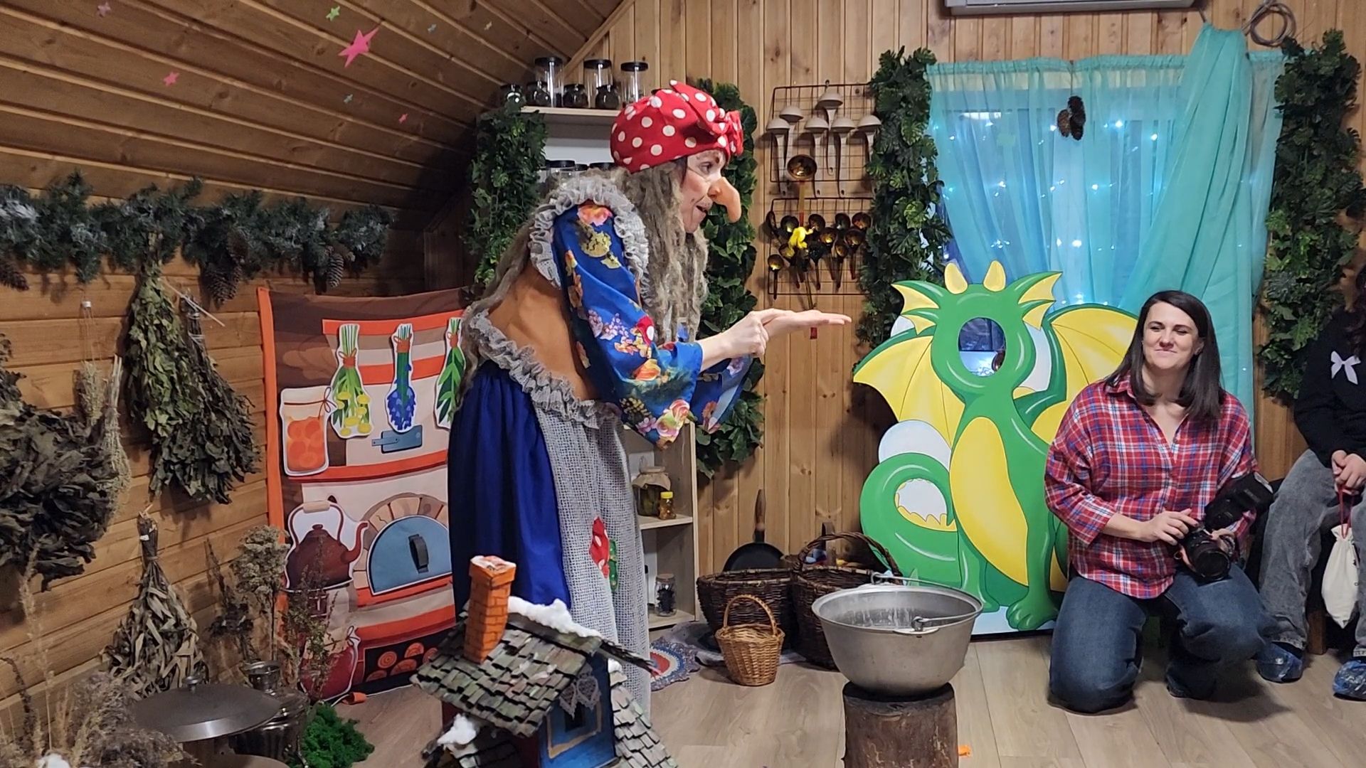 Бронницы, бронницкий терем деда мороза, Новогоднее поздравление для детей, Дети из семей находящихся в трудной жизненной ситуации, Вертикалка,