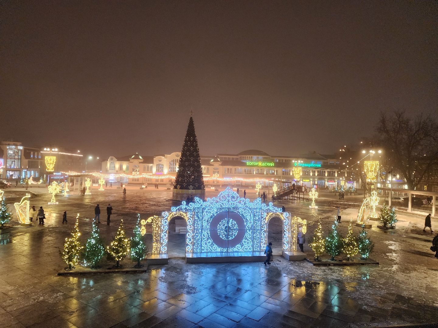 ногинск, жители, общество, новогодние украшения, фонтанная площадь, место для отдыха, фотосессия, вертикалки,