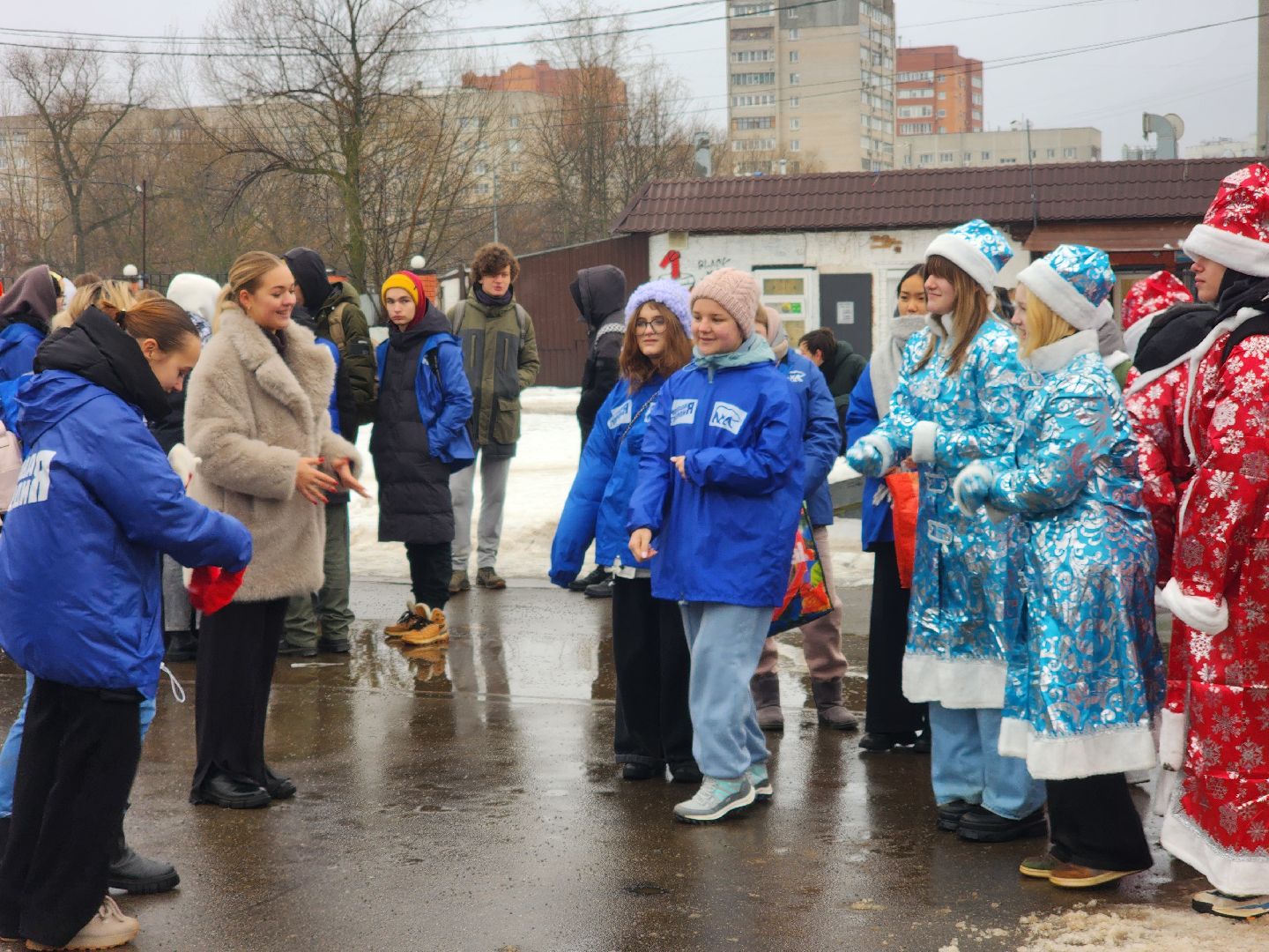 Коломна, новогодние подарки, помощь детям, молодая гвардия,