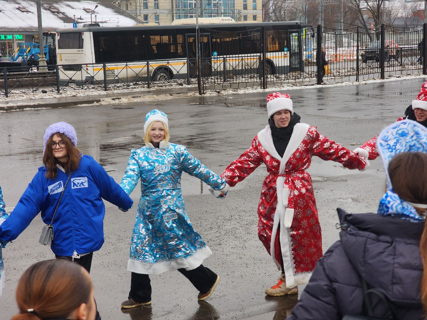 Коломна, новогодние подарки, помощь детям, молодая гвардия,