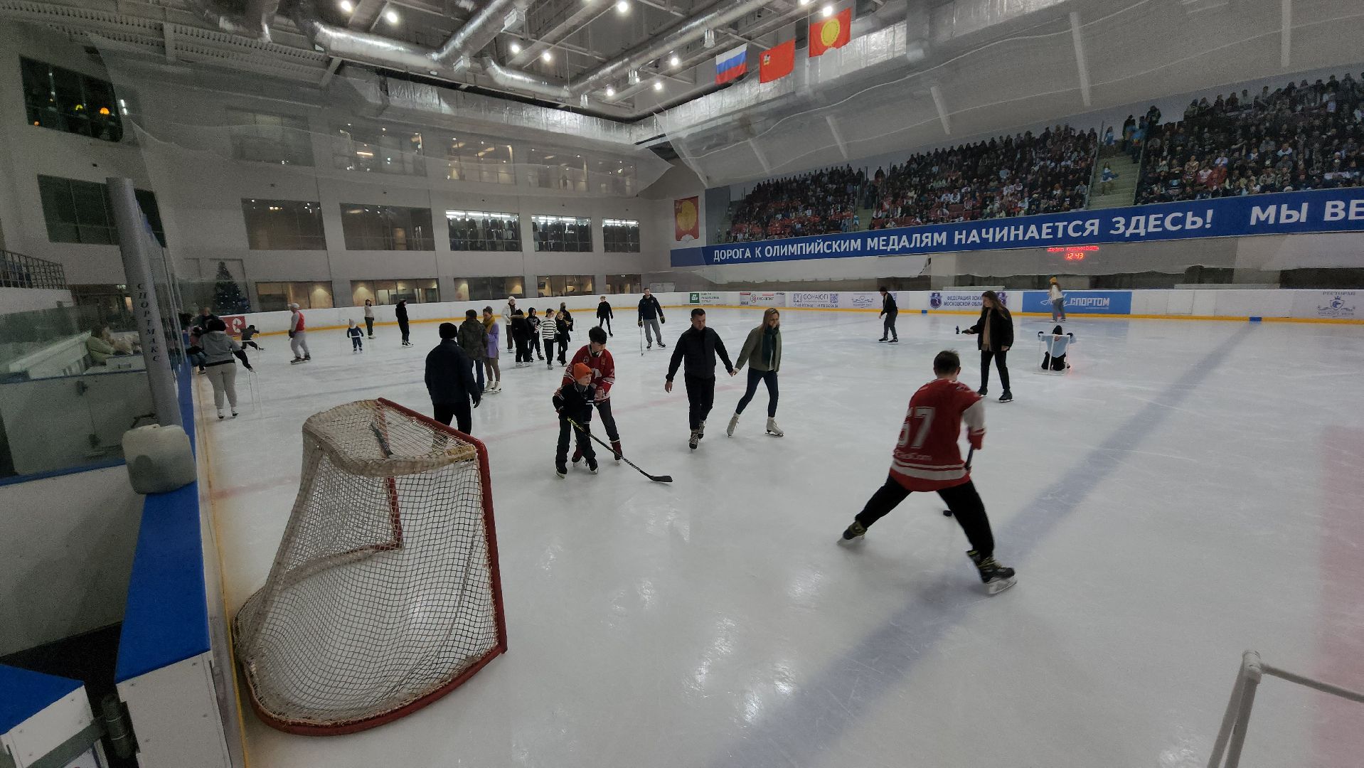 серпухов, трц б-класс, ледовая арена звезда, дети с овз, коньки, ледовый каток,