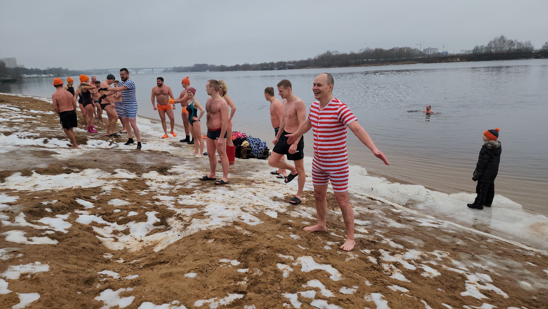 моржевание, крещенские купания, руза, рузская больница, рузский городской округ, московская область, подмосковье, вертикалки,