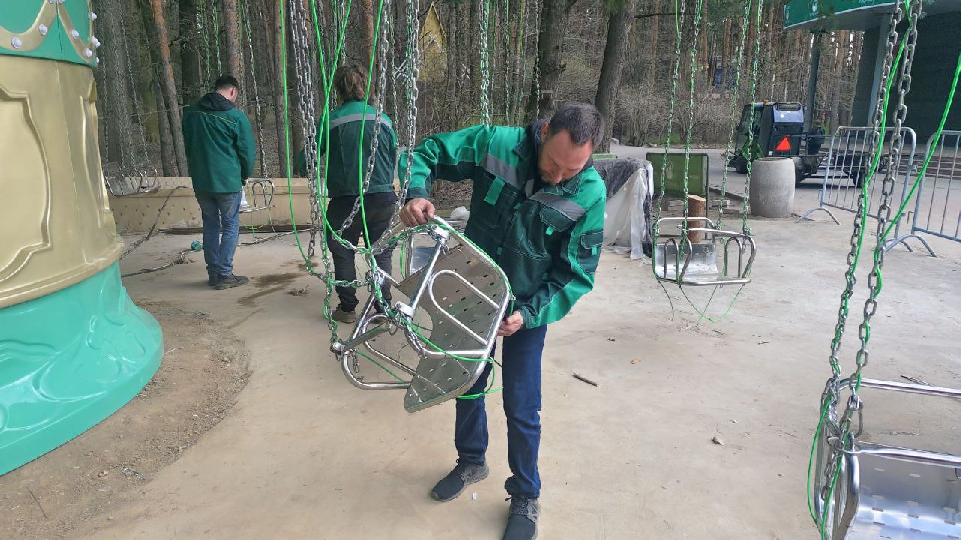 Парк Ёлочки, Подмосковные парки, карусель