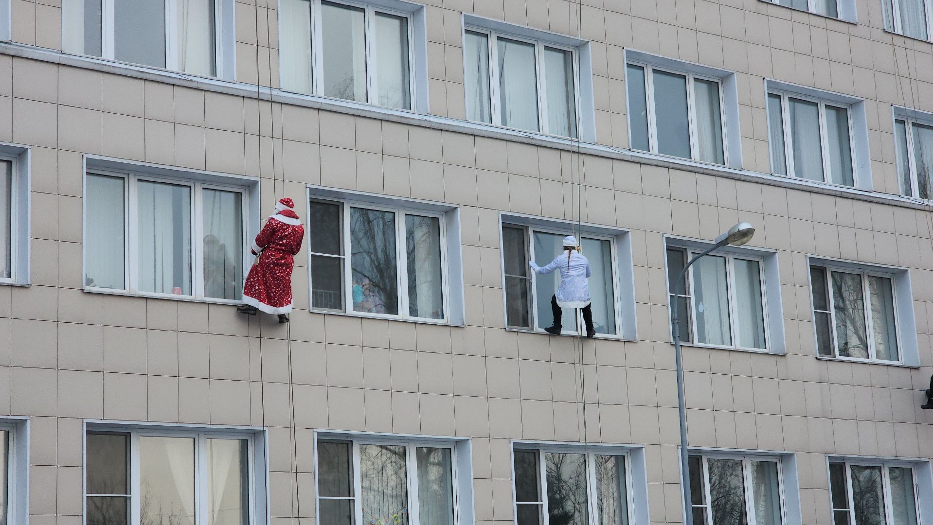 онкология, онкодиспансер, московский областной онкологический диспансер, альпинисты, промышленные альпинисты, подарки, дети, детское отделение,