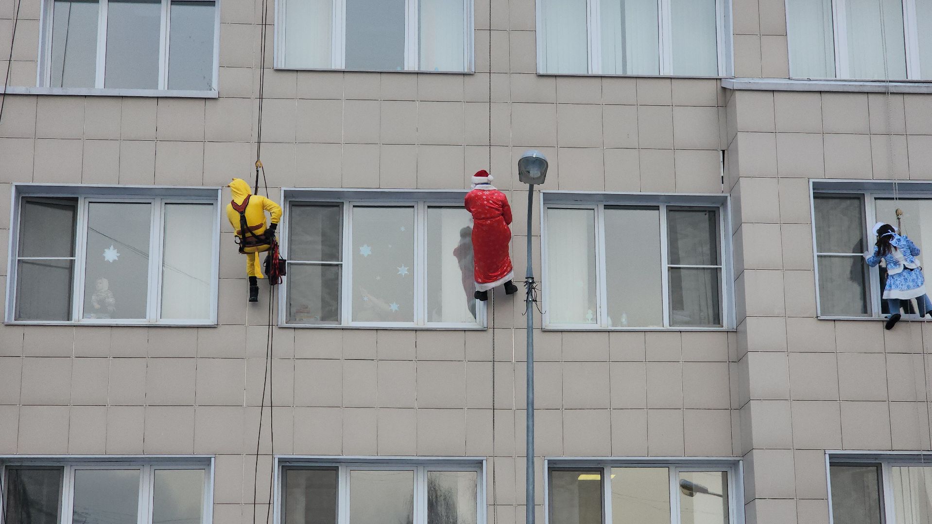 онкология, онкодиспансер, московский областной онкологический диспансер, альпинисты, промышленные альпинисты, подарки, дети, детское отделение,