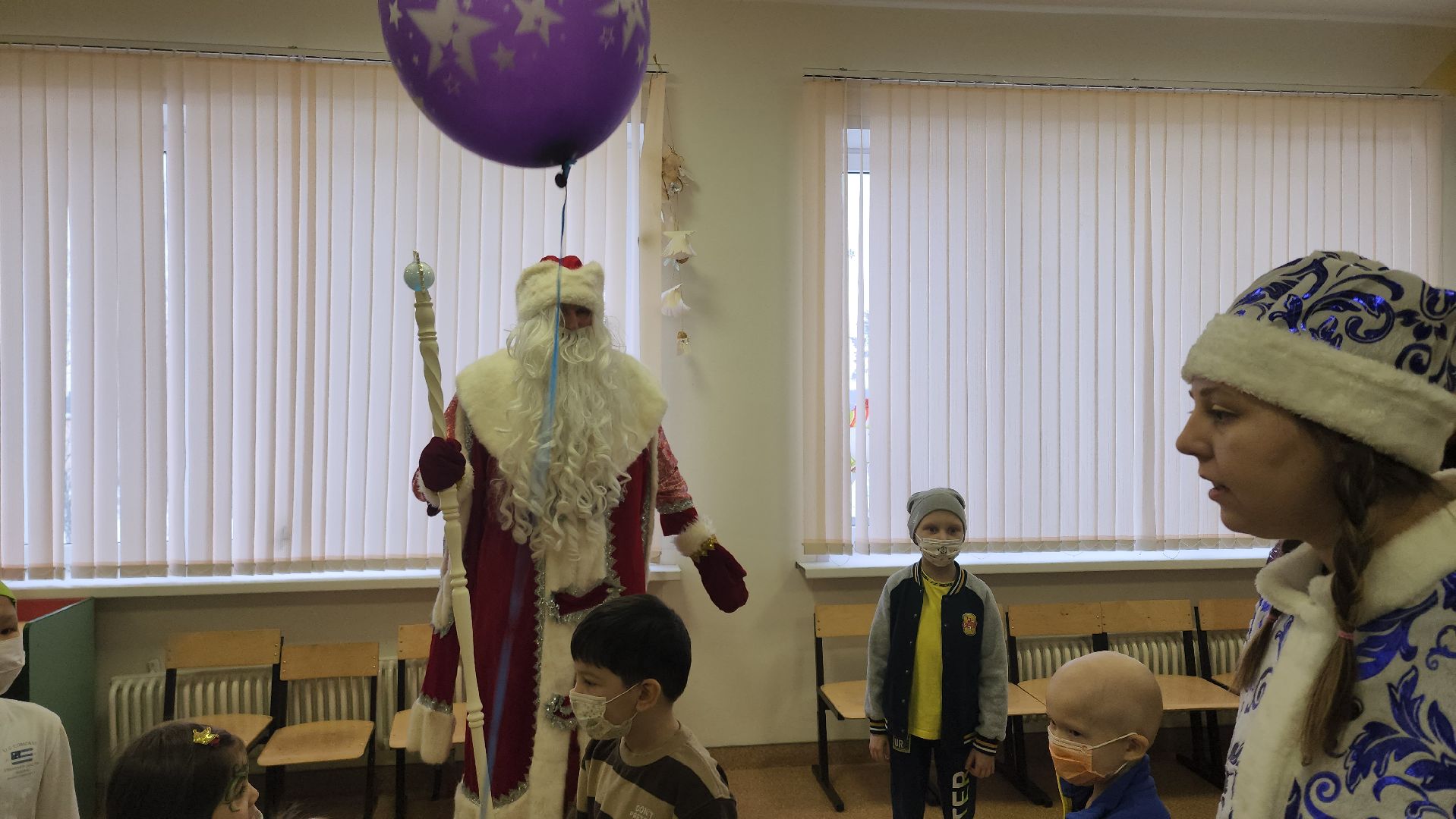 онкология, онкодиспансер, московский областной онкологический диспансер, альпинисты, промышленные альпинисты, подарки, дети, детское отделение,