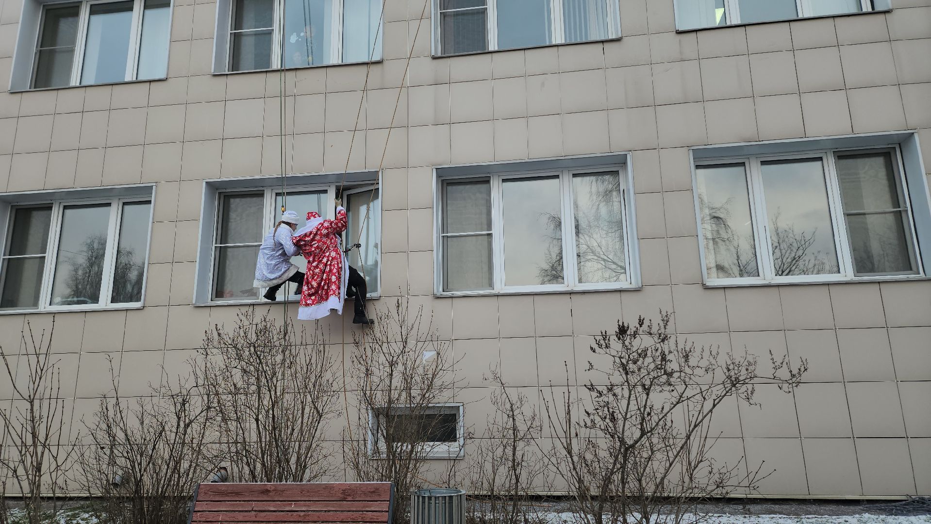 онкология, онкодиспансер, московский областной онкологический диспансер, альпинисты, промышленные альпинисты, подарки, дети, детское отделение,