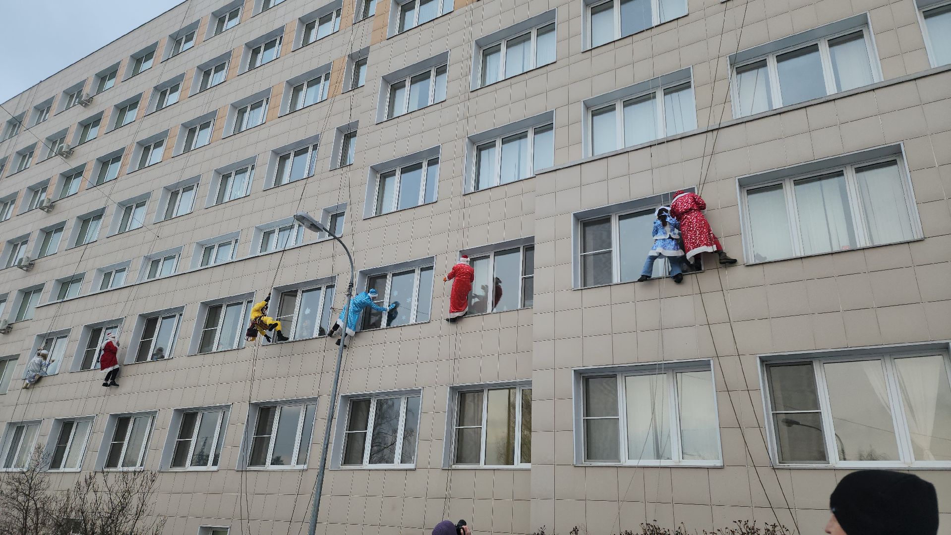 онкология, онкодиспансер, московский областной онкологический диспансер, альпинисты, промышленные альпинисты, подарки, дети, детское отделение,