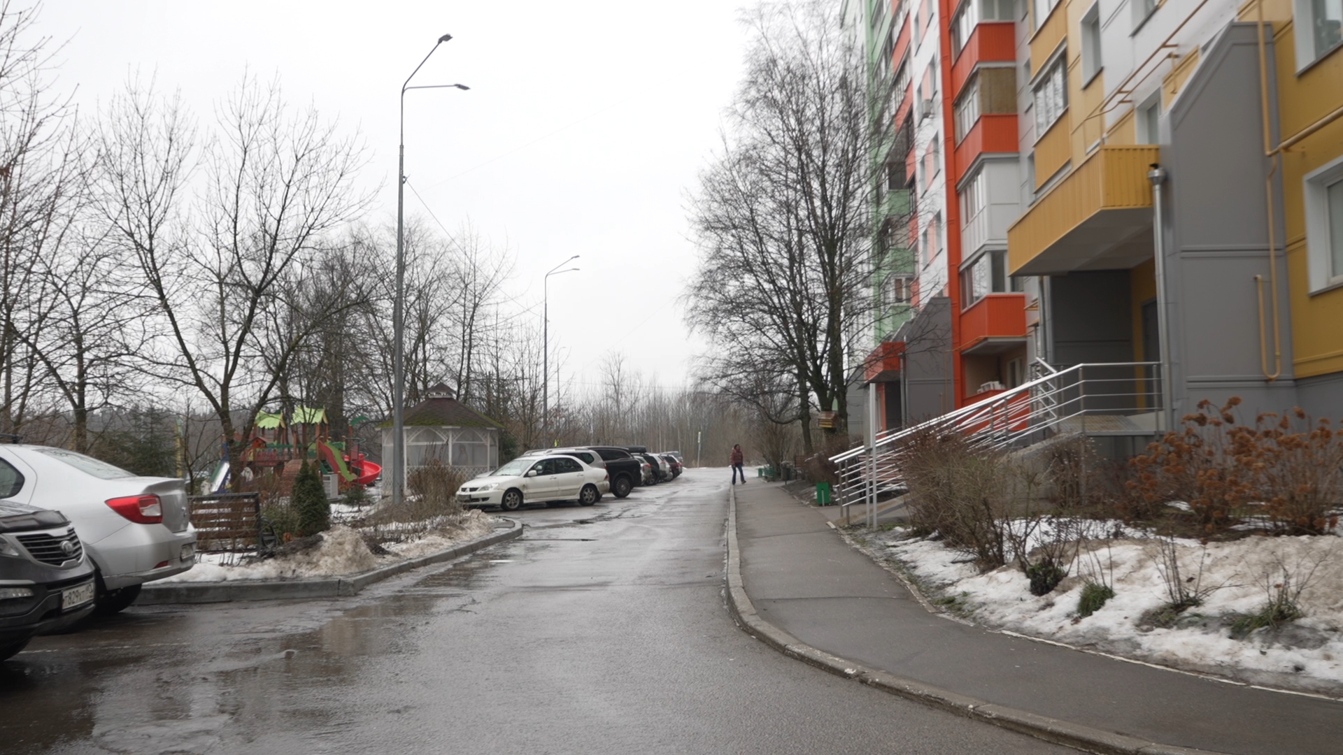 заозерная власиха, Заозерная 15 Власиха, беседка у дома, старшее поколение отдых, Власиха отдых в беседке,