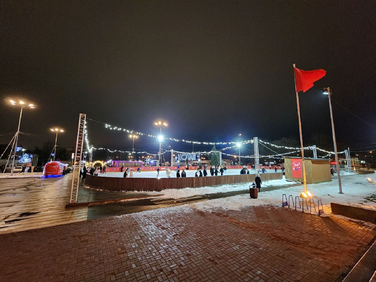 Чехов, Советская площадь, открытый каток, ледовая арена, искусственный лед, бесплатное катание, зима в подмосковье, проект губернатора московской области,