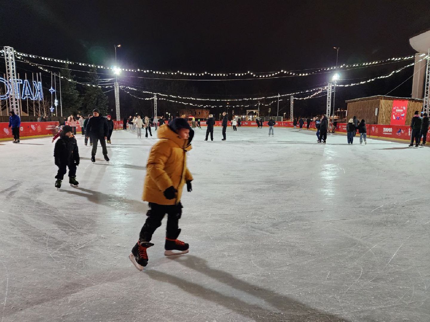 Чехов, Советская площадь, открытый каток, ледовая арена, искусственный лед, бесплатное катание, зима в подмосковье, проект губернатора московской области,