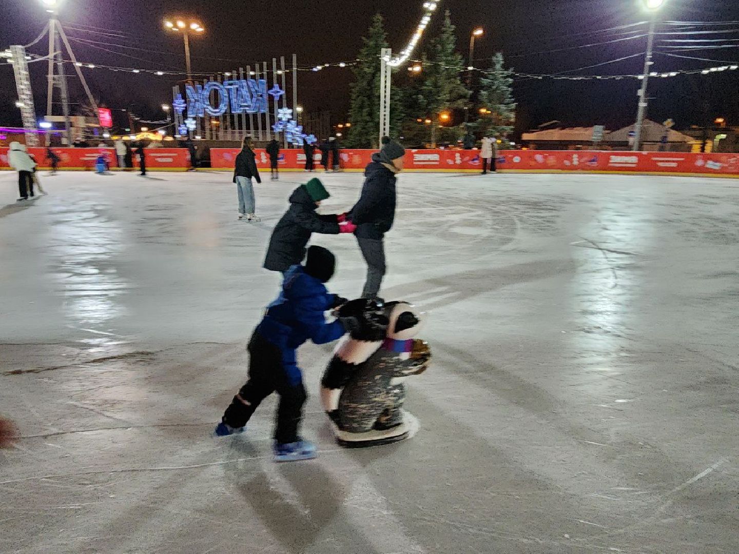 Чехов, Советская площадь, открытый каток, ледовая арена, искусственный лед, бесплатное катание, зима в подмосковье, проект губернатора московской области,