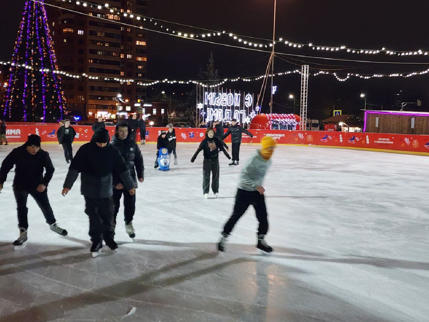 Чехов, Советская площадь, открытый каток, ледовая арена, искусственный лед, бесплатное катание, зима в подмосковье, проект губернатора московской области,