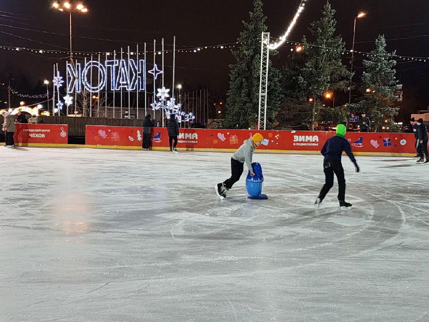 Чехов, Советская площадь, открытый каток, ледовая арена, искусственный лед, бесплатное катание, зима в подмосковье, проект губернатора московской области,