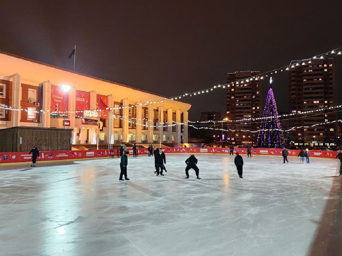 Чехов, Советская площадь, открытый каток, ледовая арена, искусственный лед, бесплатное катание, зима в подмосковье, проект губернатора московской области,
