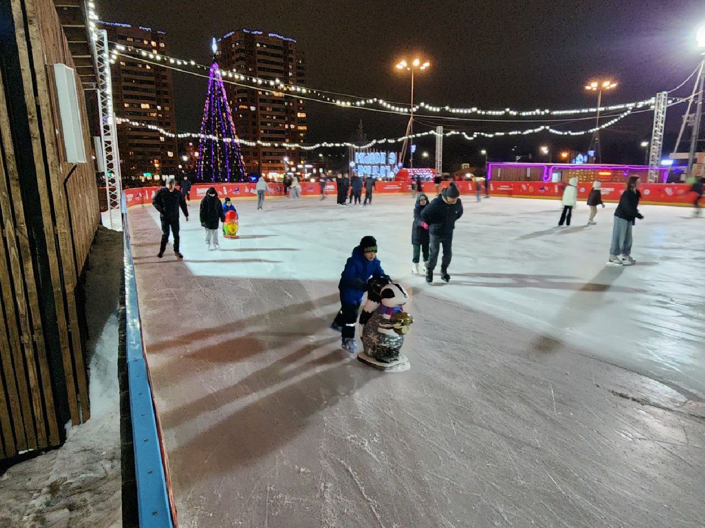Чехов, Советская площадь, открытый каток, ледовая арена, искусственный лед, бесплатное катание, зима в подмосковье, проект губернатора московской области,
