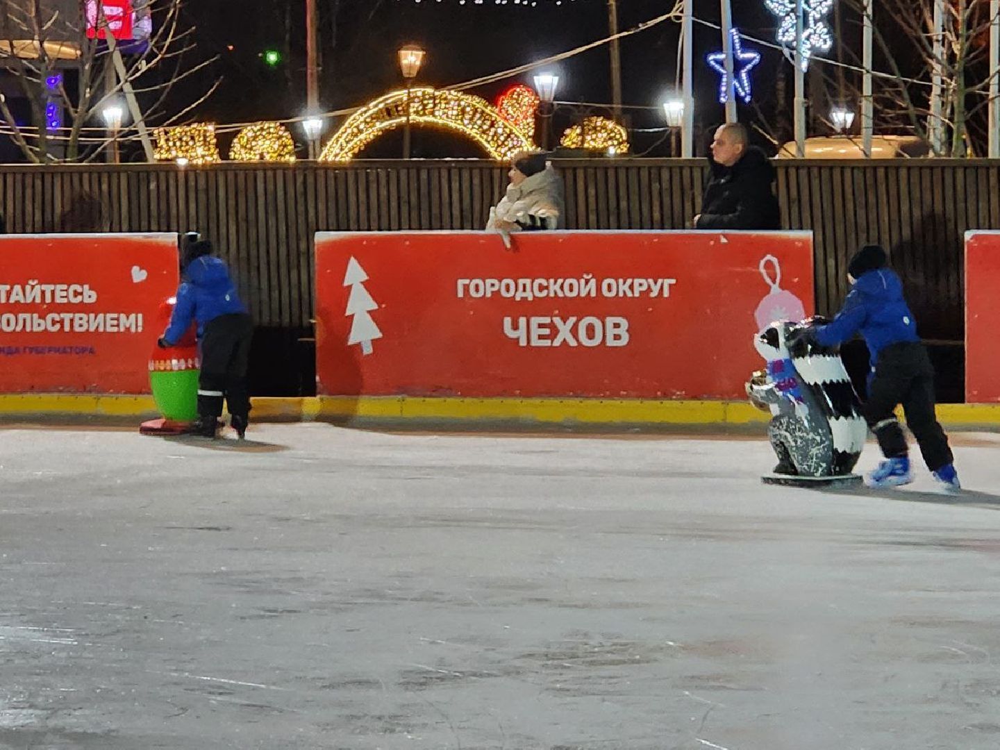 Чехов, Советская площадь, открытый каток, ледовая арена, искусственный лед, бесплатное катание, зима в подмосковье, проект губернатора московской области,