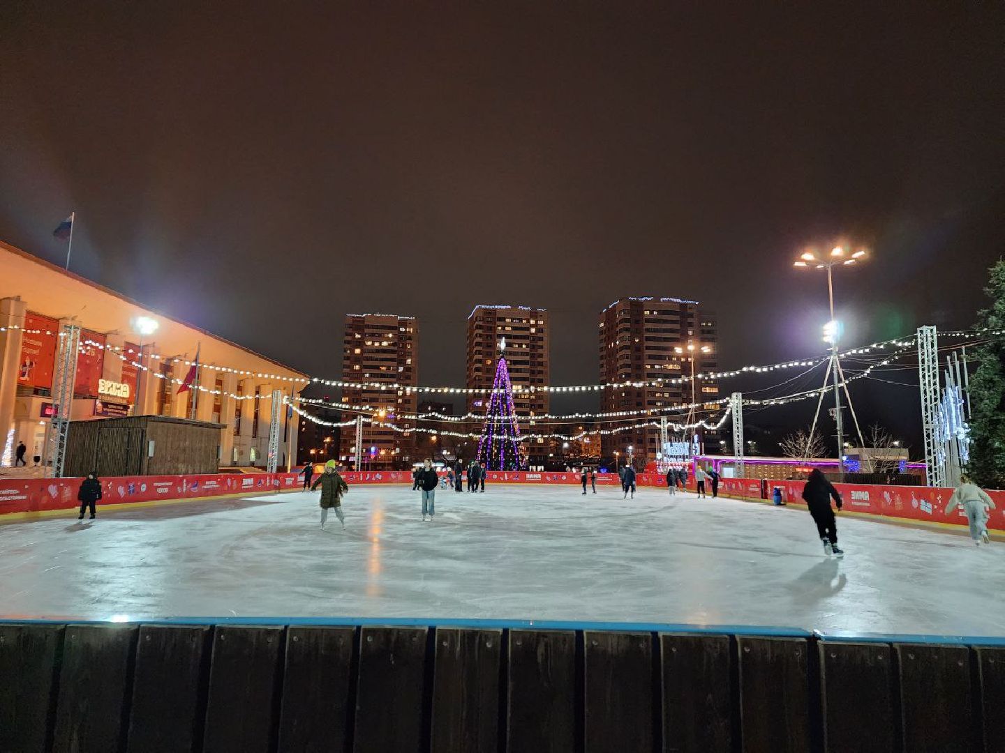 Чехов, Советская площадь, открытый каток, ледовая арена, искусственный лед, бесплатное катание, зима в подмосковье, проект губернатора московской области,
