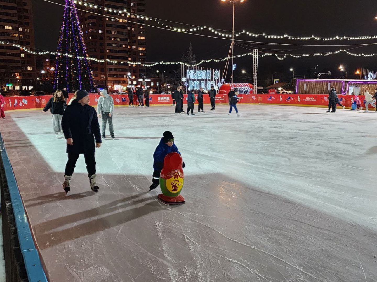 Чехов, Советская площадь, открытый каток, ледовая арена, искусственный лед, бесплатное катание, зима в подмосковье, проект губернатора московской области,
